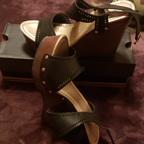 Shoes - Picture 2 of 2
